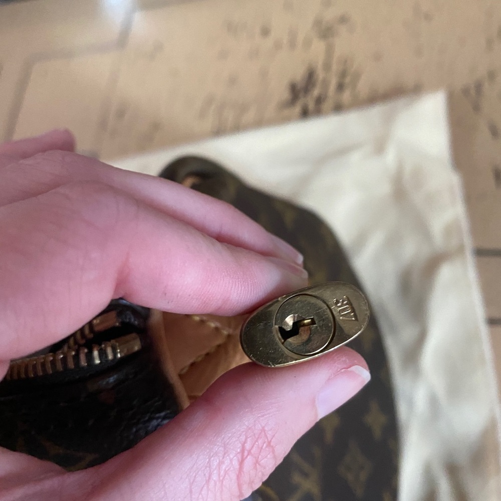 AUTHENTIC Louis Vuitton Monogram Speedy 30 - Picture 10 of 16